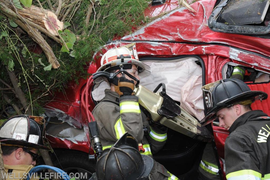 10/26/18 - MVA with entrapment on Alpine Road. Photos by Curt Werner